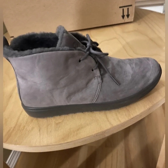 Ecco women 7 Winter Boots rubber soles soft faux fur super comfortable NWOT - Picture 2 of 6